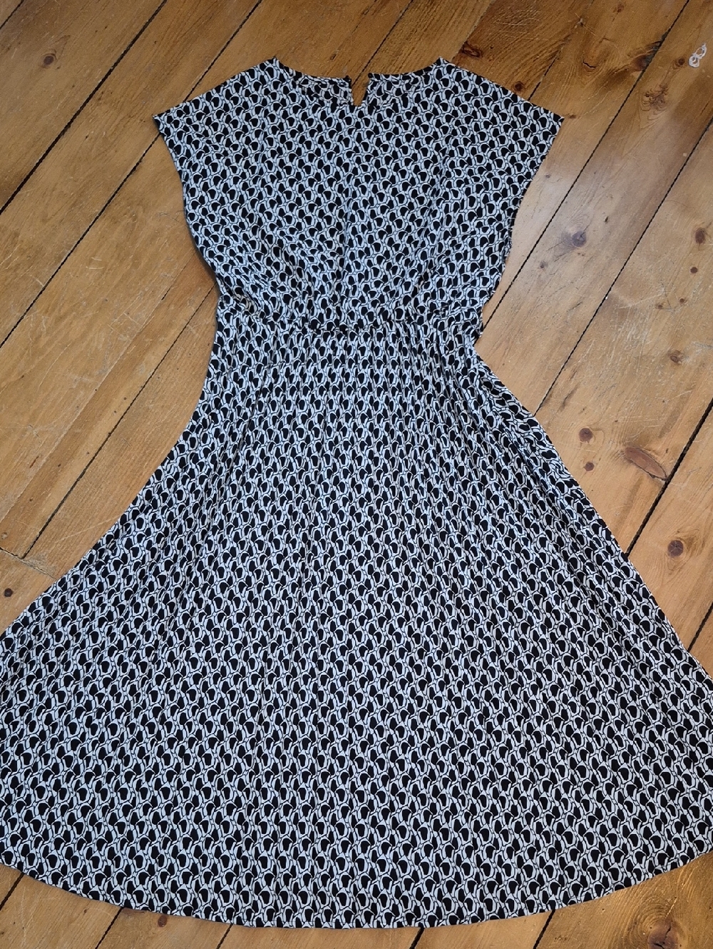 SHEIN Black and White Geometric Midi Dress